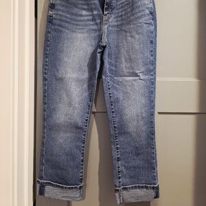 Levi Midrise Capris - Lightly Worn